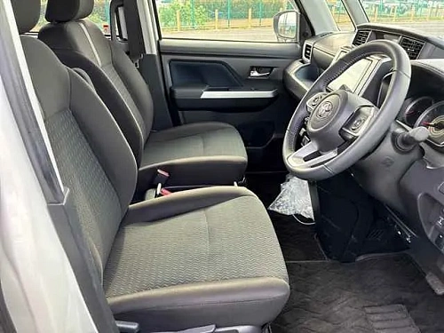TOYOTA ROOMY 2023